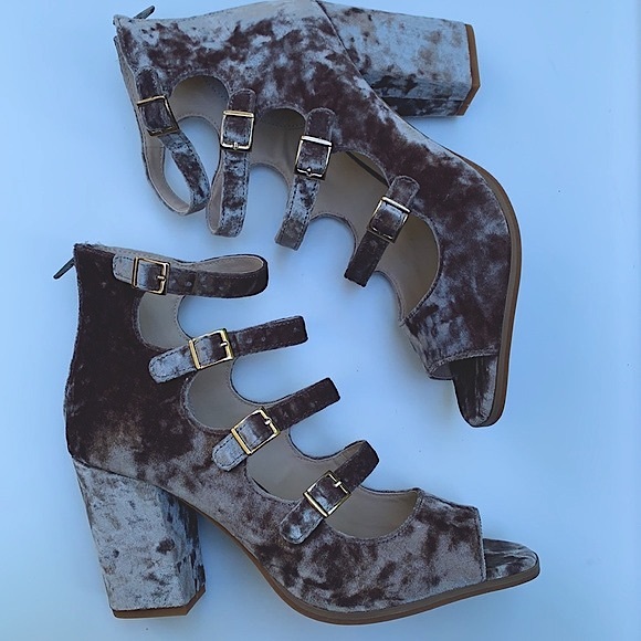 Elegant Velvet Strappy Heels - Gray - Picture 2 of 8